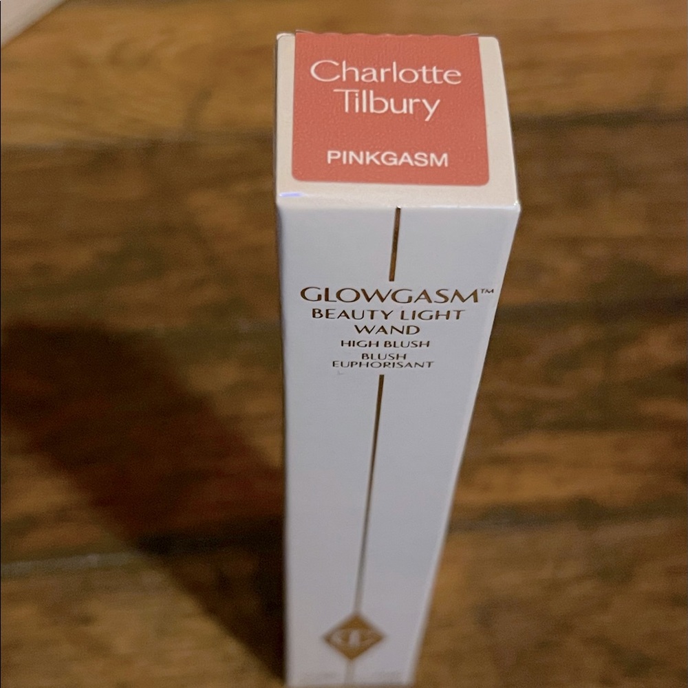 The VIRAL Charlotte Tilbury- Beauty highlighter wand: shade Pinkgasm
